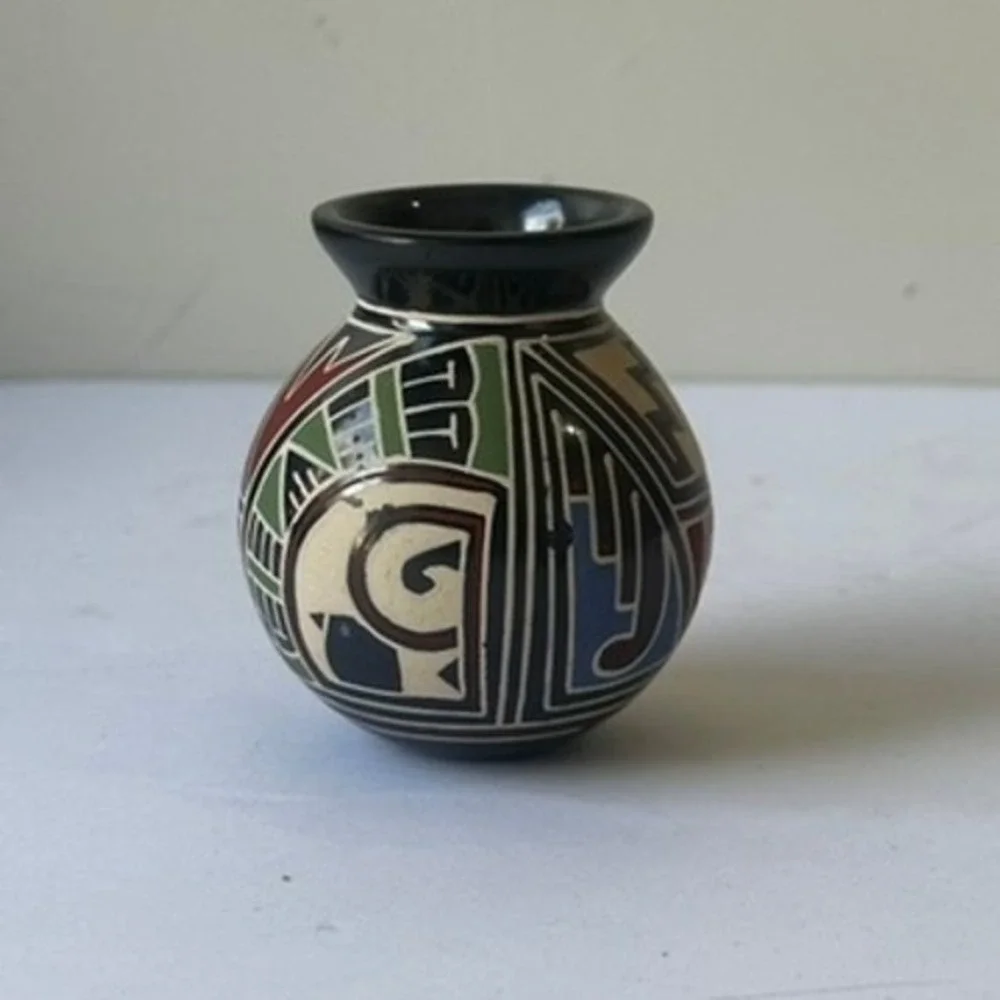 Mata Ortiz Pottery Miniature Seed Vase Hand Painted Cesar D Nunez Signed 2.5